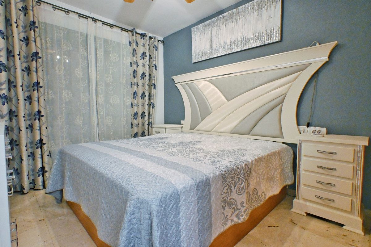 Middle Floor Apartment in Fuengirola, Costa del Sol – 3 beds – 550000 € - photo 7 of 21