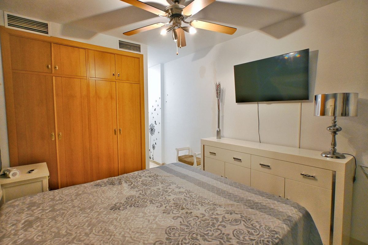 Middle Floor Apartment in Fuengirola, Costa del Sol – 3 beds – 550000 € - photo 8 of 21