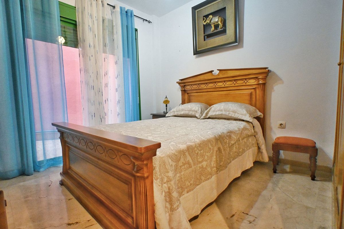 Middle Floor Apartment in Fuengirola, Costa del Sol – 3 beds – 550000 € - photo 10 of 21
