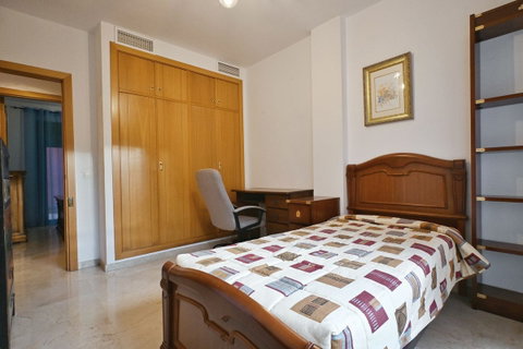 Middle Floor Apartment in Fuengirola, Costa del Sol – 3 beds – 550000 € - photo 11 of 21