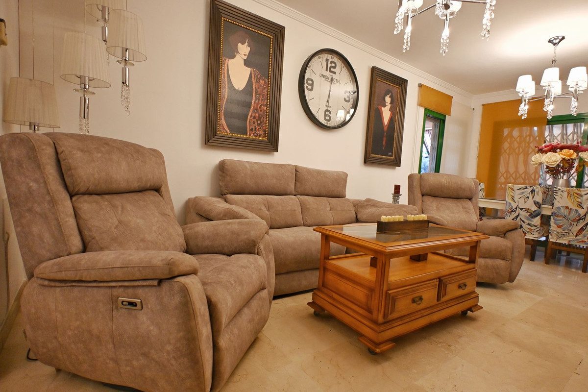 Middle Floor Apartment in Fuengirola, Costa del Sol – 3 beds – 550000 € - photo 17 of 21