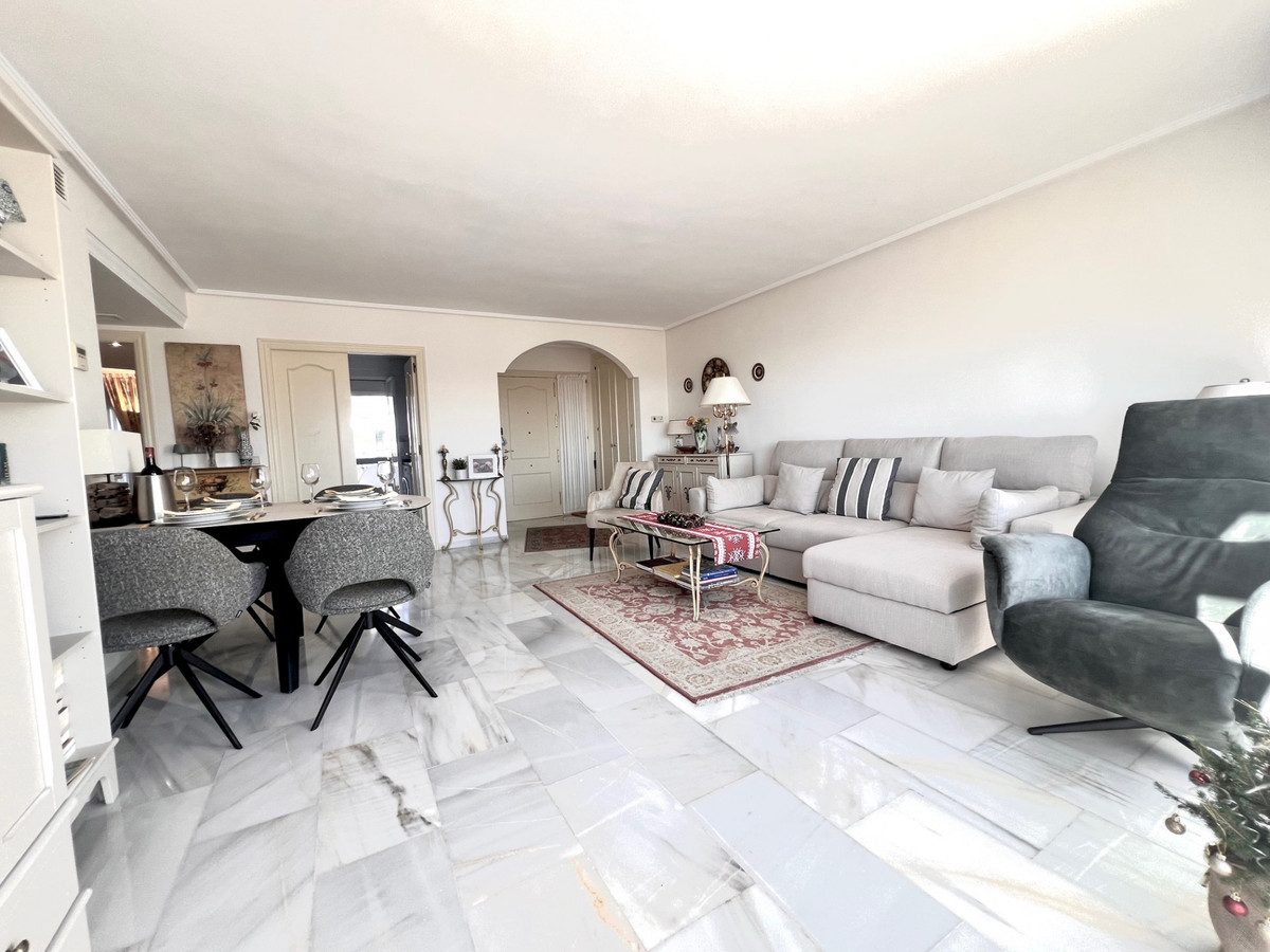 Penthouse in Estepona, Costa del Sol – 2 beds – 399000 € - photo 4 of 22