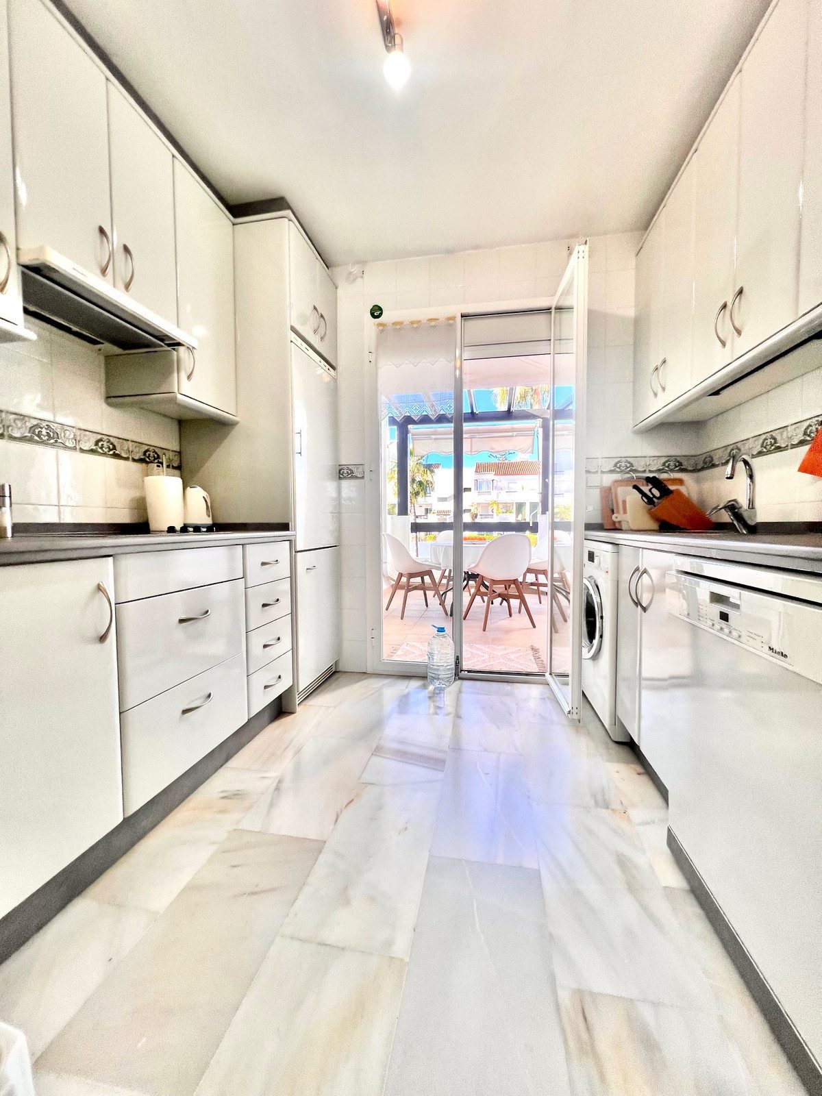 Penthouse in Estepona, Costa del Sol – 2 beds – 399000 € - photo 6 of 22