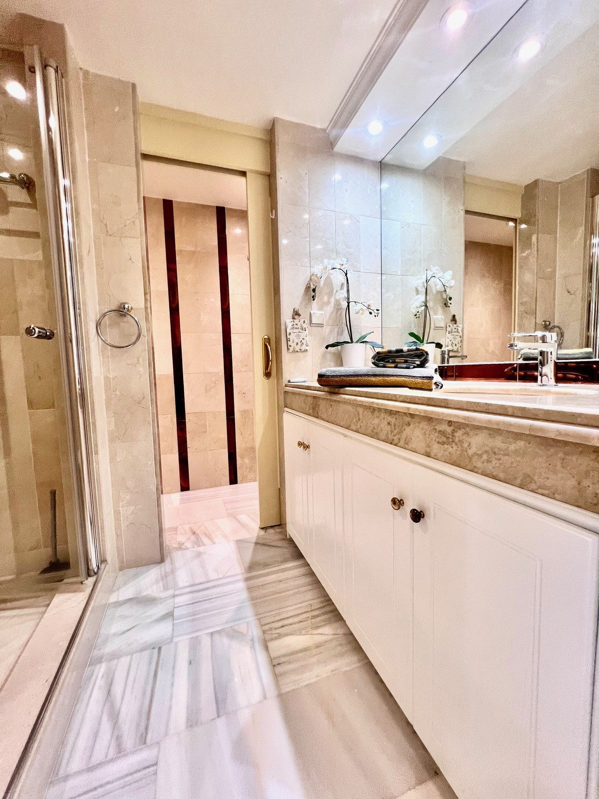 Penthouse in Estepona, Costa del Sol – 2 beds – 399000 € - photo 10 of 22