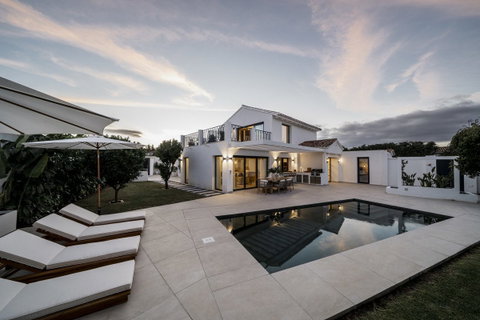 Detached Villa in Marbella, Costa del Sol – 5 beds – 2500000 € - photo 2 of 32