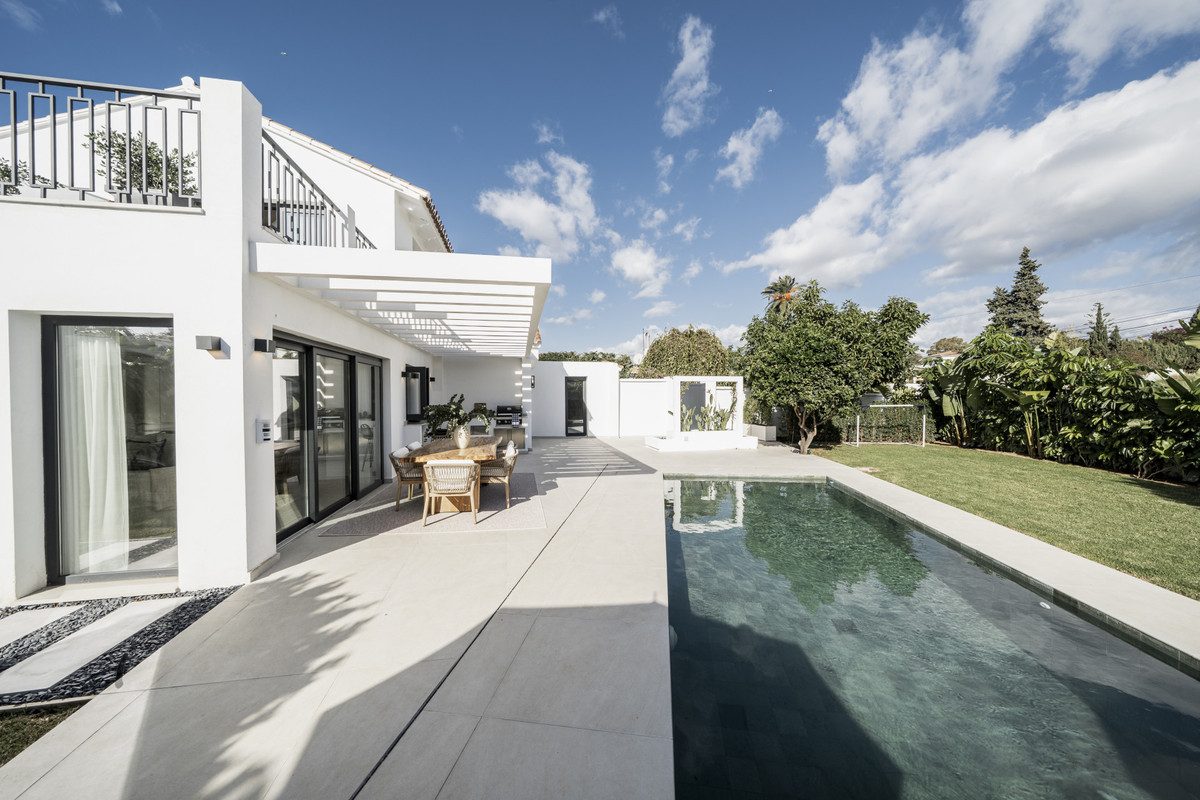 Detached Villa in Marbella, Costa del Sol – 5 beds – 2500000 € - photo 24 of 32