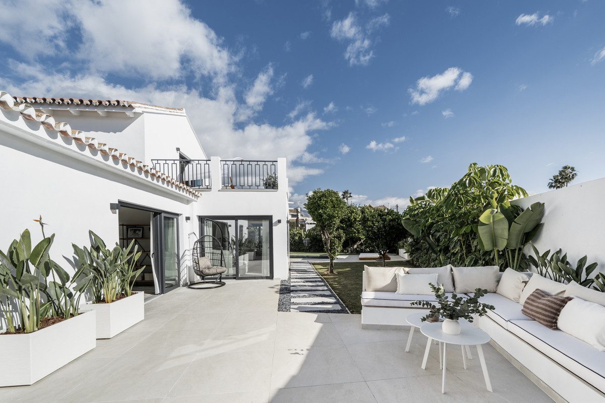Detached Villa in Marbella, Costa del Sol – 5 beds – 2500000 € - photo 25 of 32