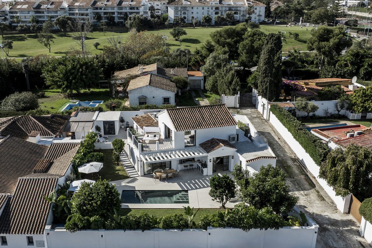 Detached Villa in Marbella, Costa del Sol – 5 beds – 2500000 € - photo 32 of 32