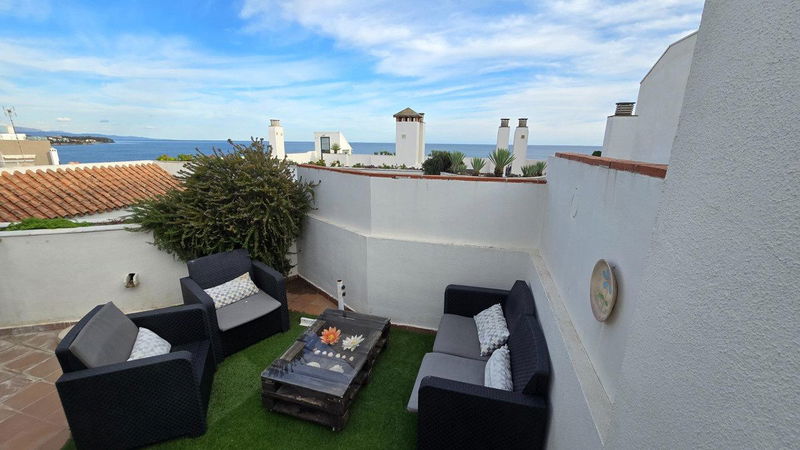 Middle Floor Apartment in Estepona, Costa del Sol – 1 beds – 299900 €
