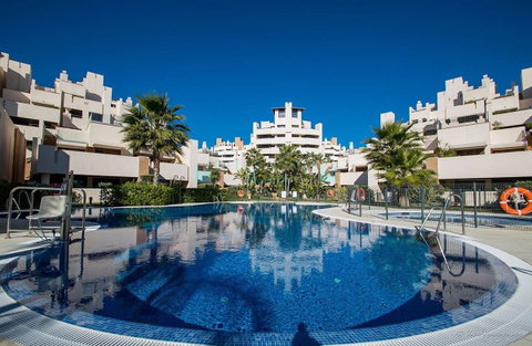 Middle Floor Apartment in Estepona, Costa del Sol – 3 beds – 690000 € - photo 2 of 38