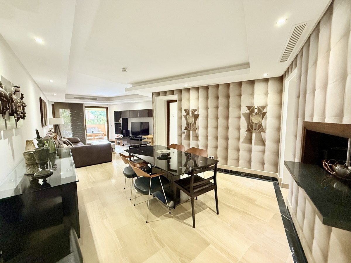 Middle Floor Apartment in Estepona, Costa del Sol – 3 beds – 690000 € - photo 4 of 38