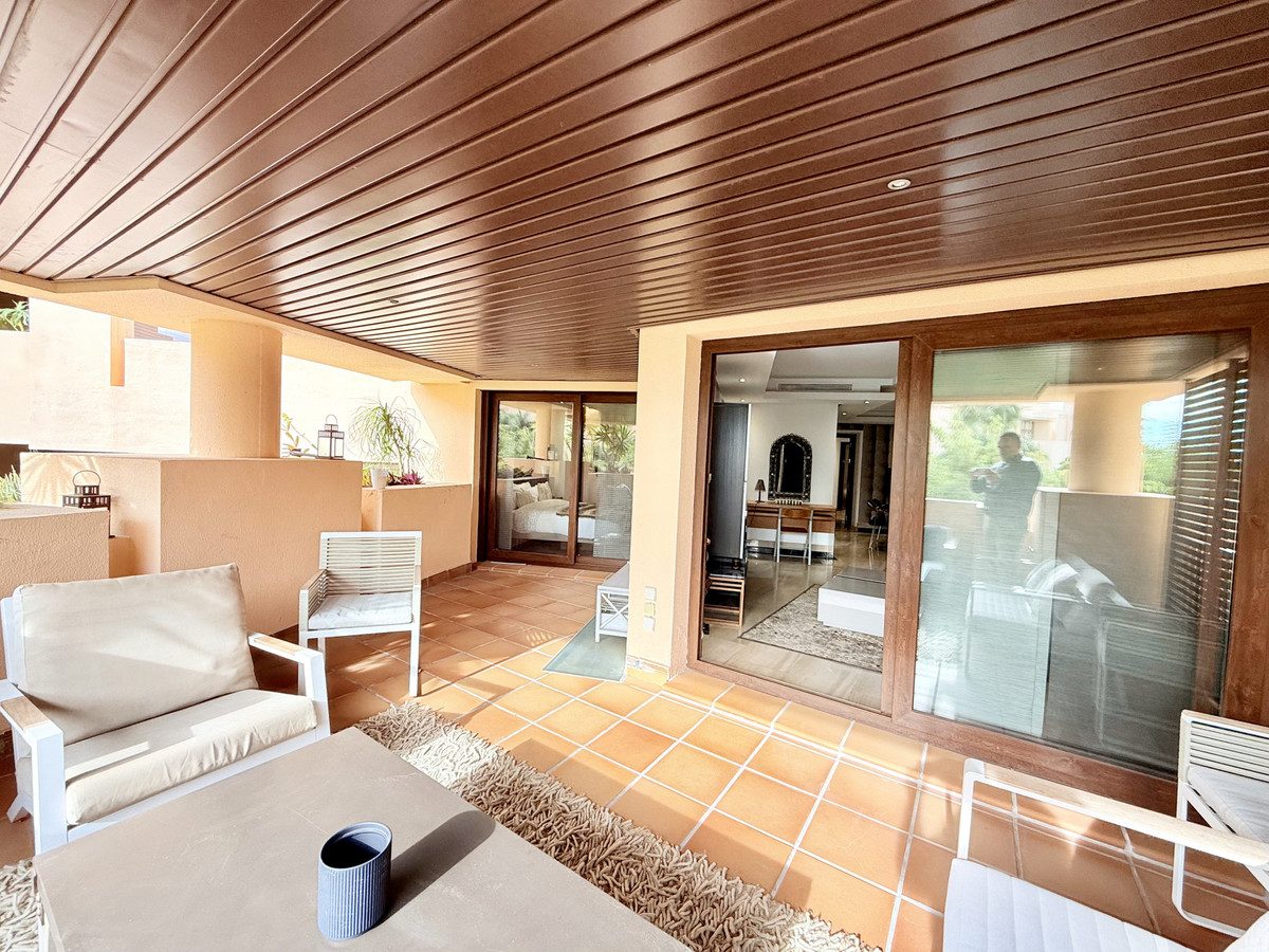 Middle Floor Apartment in Estepona, Costa del Sol – 3 beds – 690000 € - photo 6 of 38