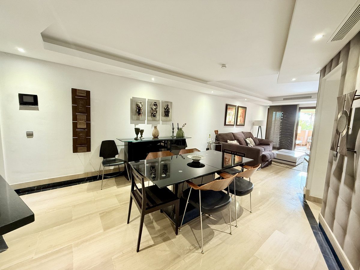Middle Floor Apartment in Estepona, Costa del Sol – 3 beds – 690000 € - photo 7 of 38