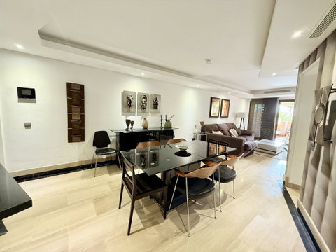 Middle Floor Apartment in Estepona, Costa del Sol – 3 beds – 690000 € - photo 7 of 38
