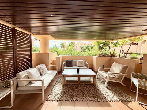 Middle Floor Apartment in Estepona, Costa del Sol – 3 beds – 690000 € - photo 9 of 38