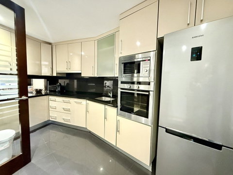 Middle Floor Apartment in Estepona, Costa del Sol – 3 beds – 690000 € - photo 13 of 38