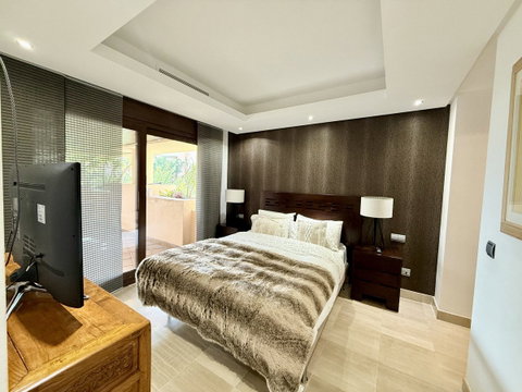 Middle Floor Apartment in Estepona, Costa del Sol – 3 beds – 690000 € - photo 17 of 38