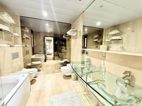 Middle Floor Apartment in Estepona, Costa del Sol – 3 beds – 690000 € - photo 22 of 38