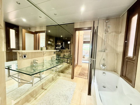 Middle Floor Apartment in Estepona, Costa del Sol – 3 beds – 690000 € - photo 23 of 38