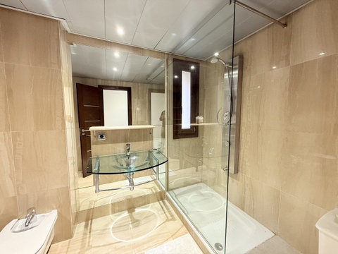 Middle Floor Apartment in Estepona, Costa del Sol – 3 beds – 690000 € - photo 27 of 38