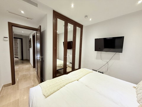 Middle Floor Apartment in Estepona, Costa del Sol – 3 beds – 690000 € - photo 30 of 38
