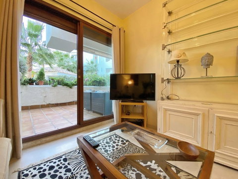 Ground Floor Apartment in Estepona, Costa del Sol – 1 beds – 275000 € - photo 4 of 37