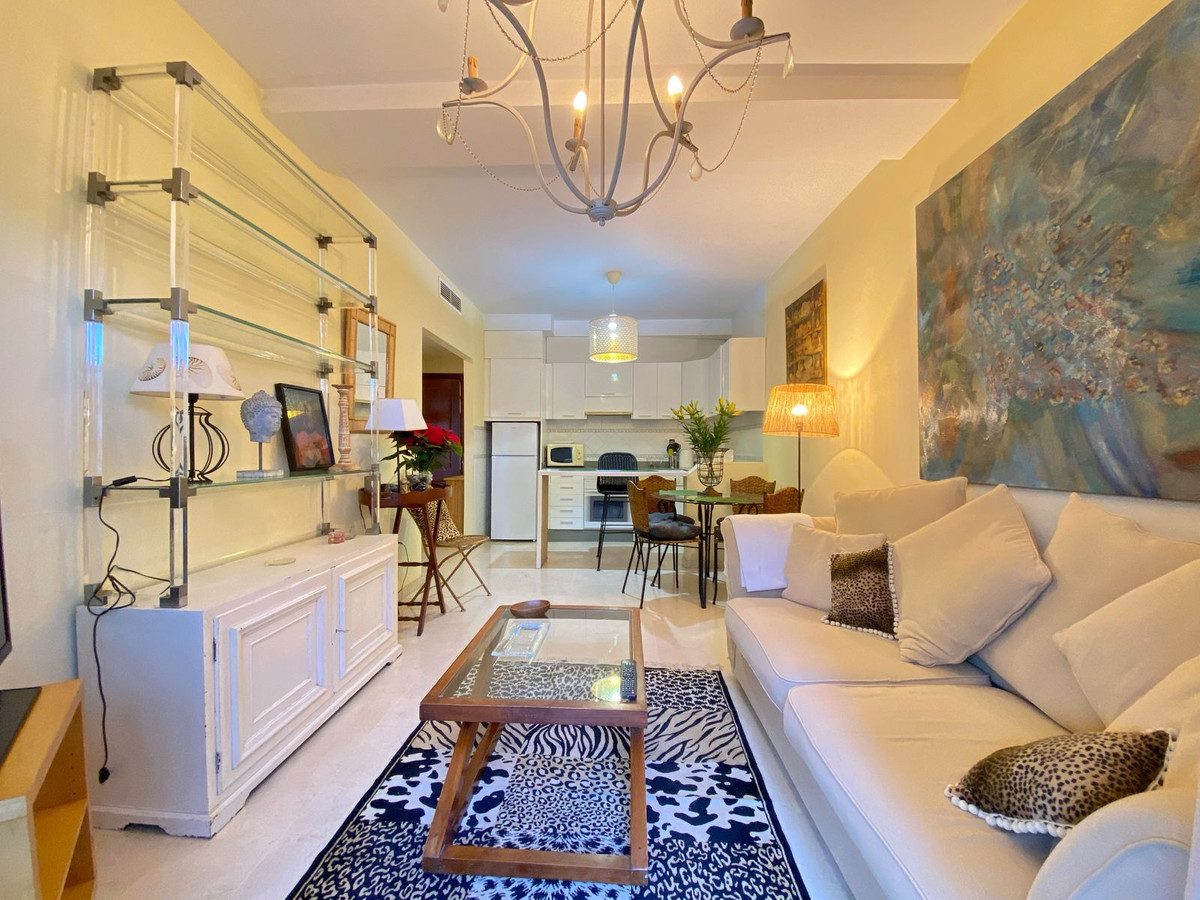 Ground Floor Apartment in Estepona, Costa del Sol – 1 beds – 275000 € - photo 5 of 37