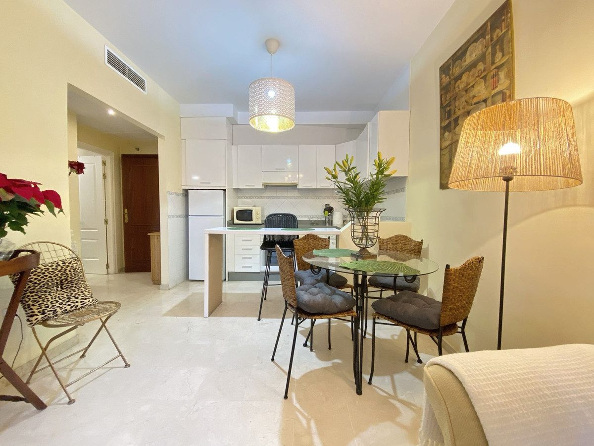 Ground Floor Apartment in Estepona, Costa del Sol – 1 beds – 275000 € - photo 6 of 37