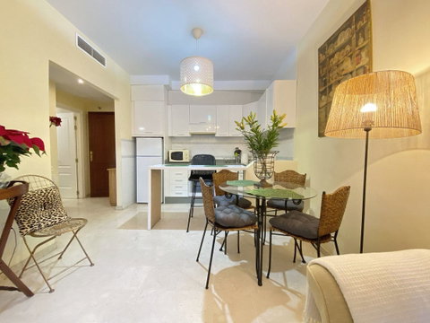 Ground Floor Apartment in Estepona, Costa del Sol – 1 beds – 275000 € - photo 6 of 37