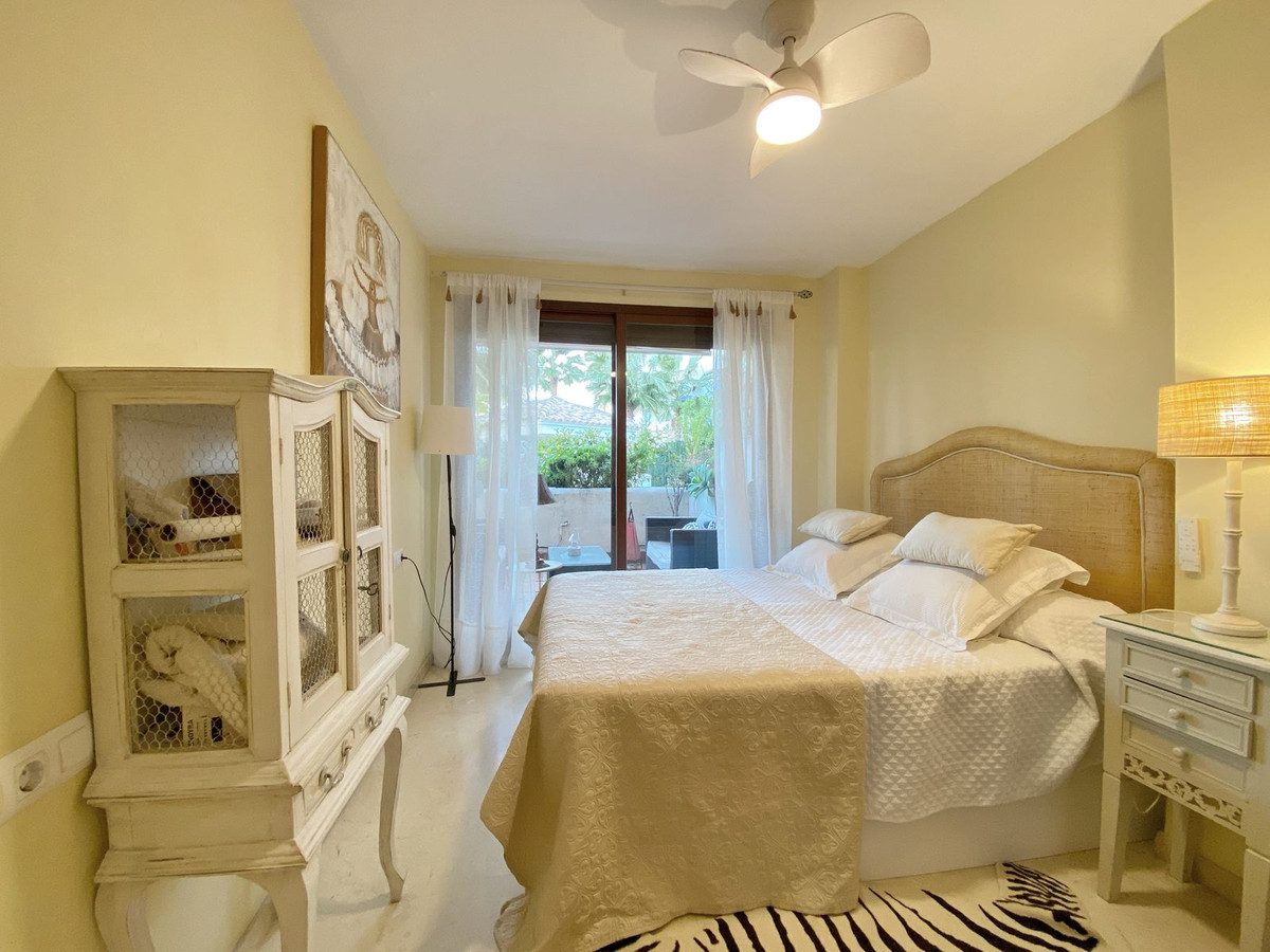 Ground Floor Apartment in Estepona, Costa del Sol – 1 beds – 275000 € - photo 10 of 37
