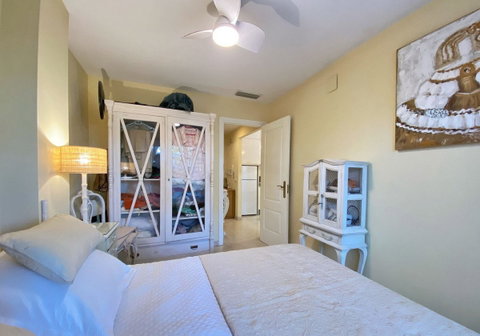 Ground Floor Apartment in Estepona, Costa del Sol – 1 beds – 275000 € - photo 11 of 37