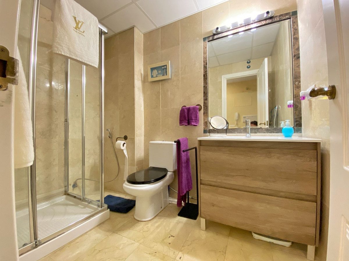 Ground Floor Apartment in Estepona, Costa del Sol – 1 beds – 275000 € - photo 13 of 37