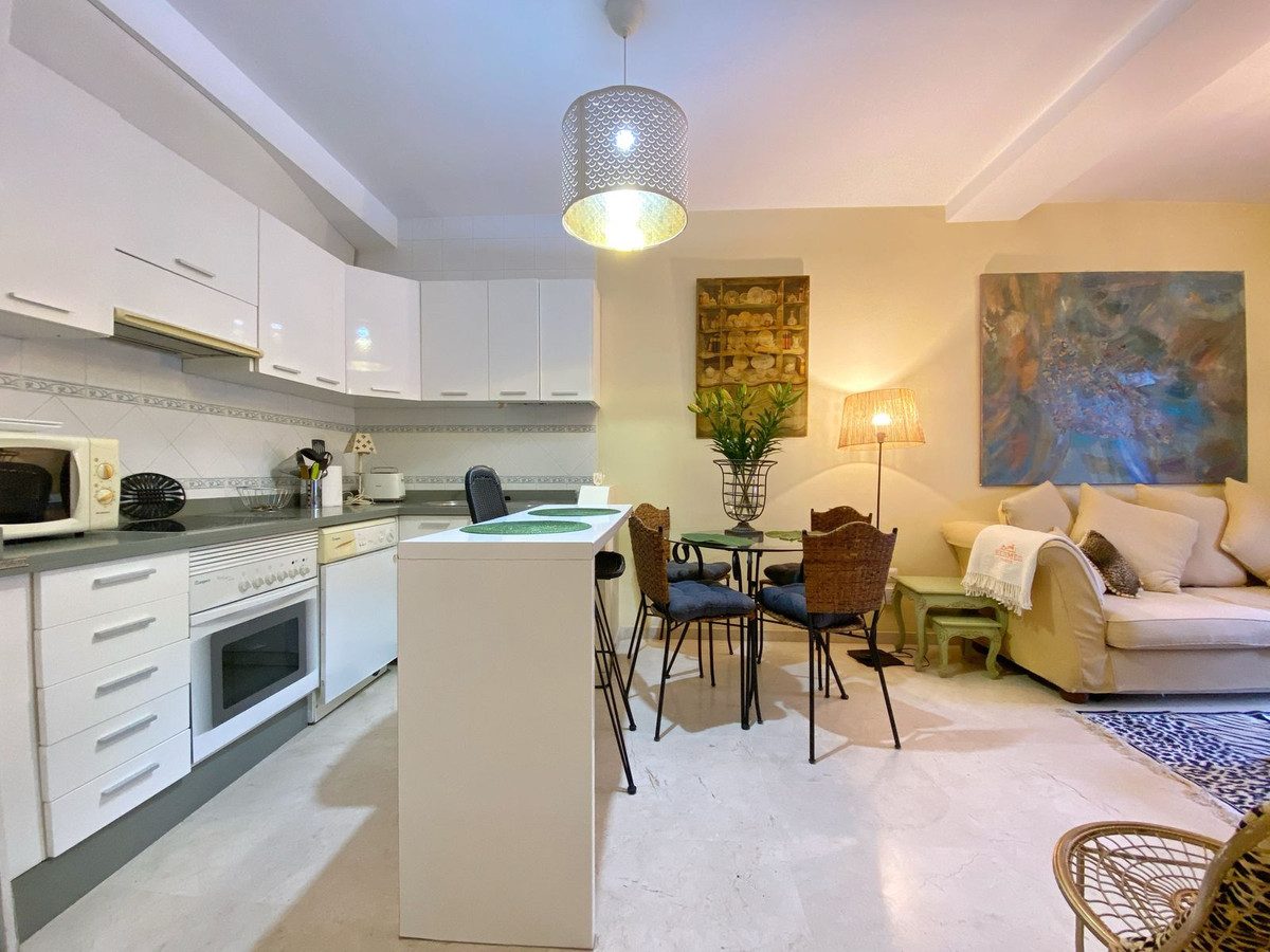 Ground Floor Apartment in Estepona, Costa del Sol – 1 beds – 275000 € - photo 14 of 37
