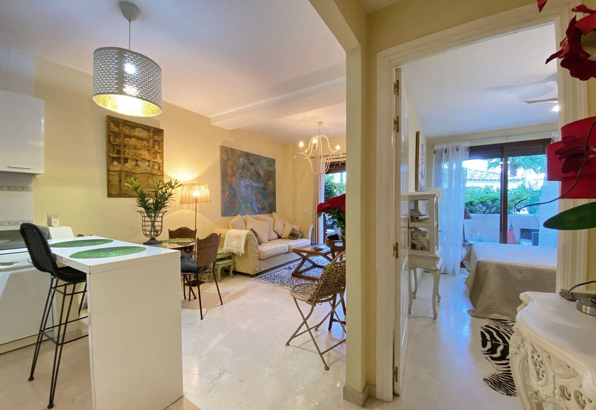 Ground Floor Apartment in Estepona, Costa del Sol – 1 beds – 275000 € - photo 21 of 37