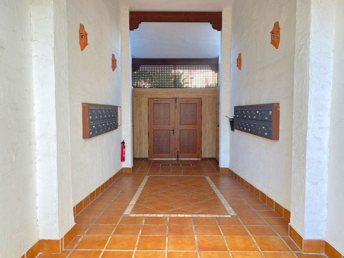 Ground Floor Apartment in Estepona, Costa del Sol – 1 beds – 275000 € - photo 24 of 37