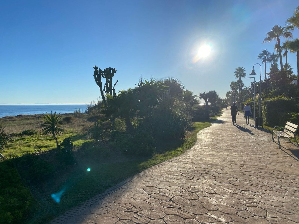 Ground Floor Apartment in Estepona, Costa del Sol – 1 beds – 275000 € - photo 29 of 37