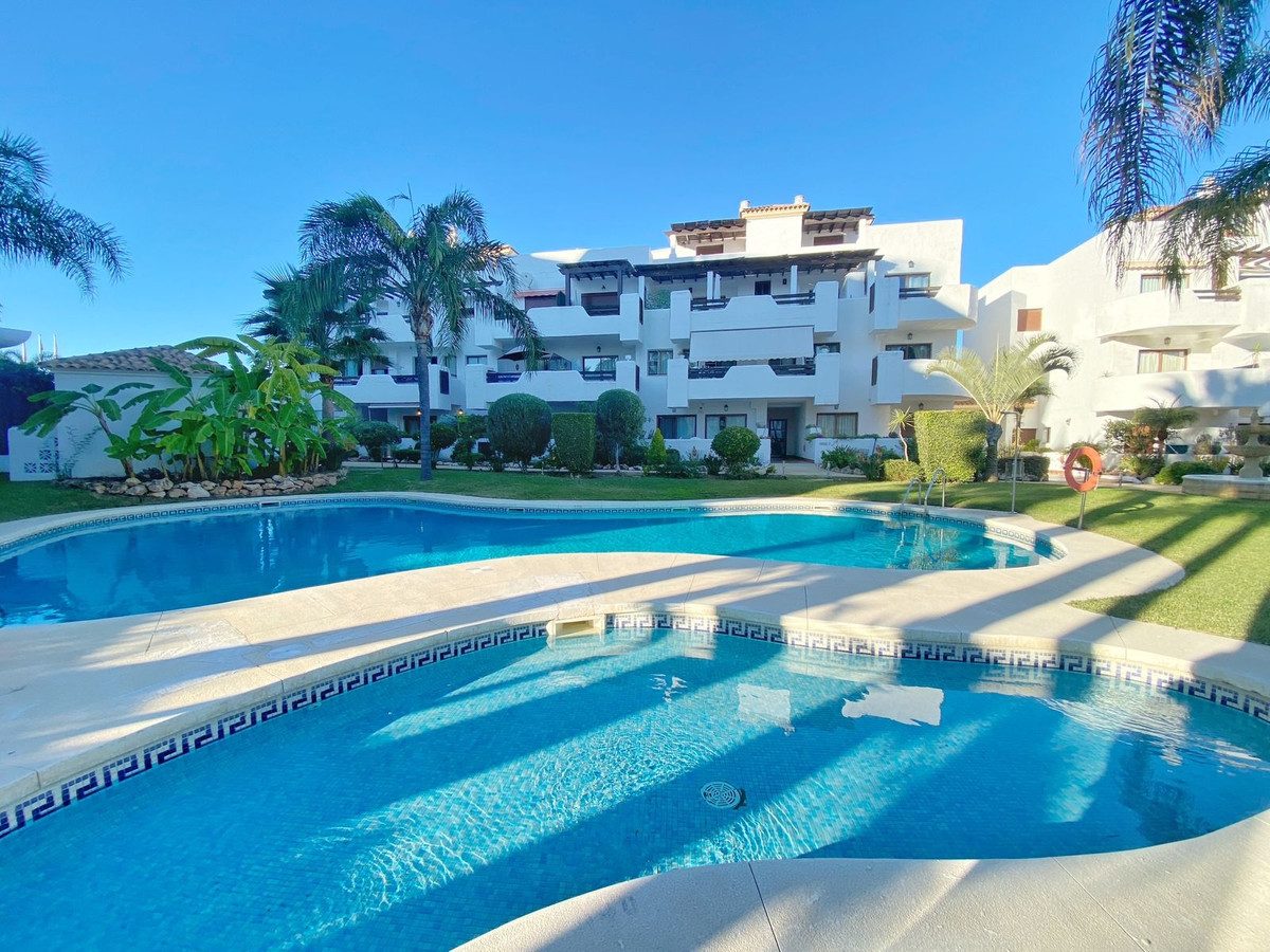 Ground Floor Apartment in Estepona, Costa del Sol – 1 beds – 275000 € - photo 32 of 37