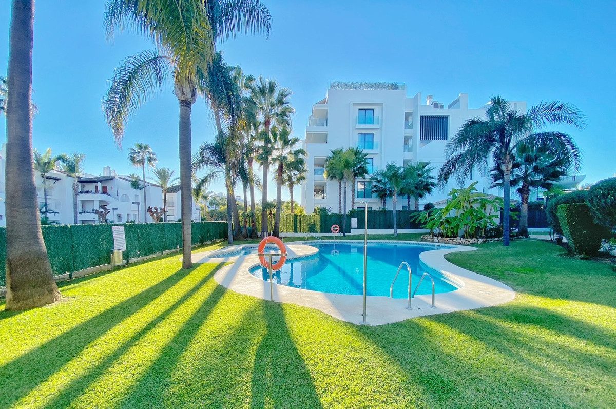 Ground Floor Apartment in Estepona, Costa del Sol – 1 beds – 275000 € - photo 33 of 37