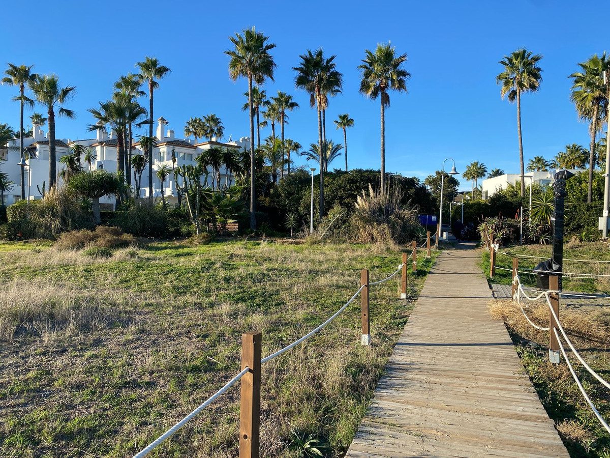 Ground Floor Apartment in Estepona, Costa del Sol – 1 beds – 275000 € - photo 35 of 37