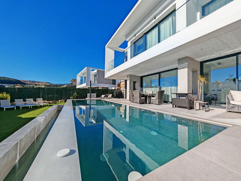 Detached Villa in Estepona, Costa del Sol – 4 beds – 1300000 €