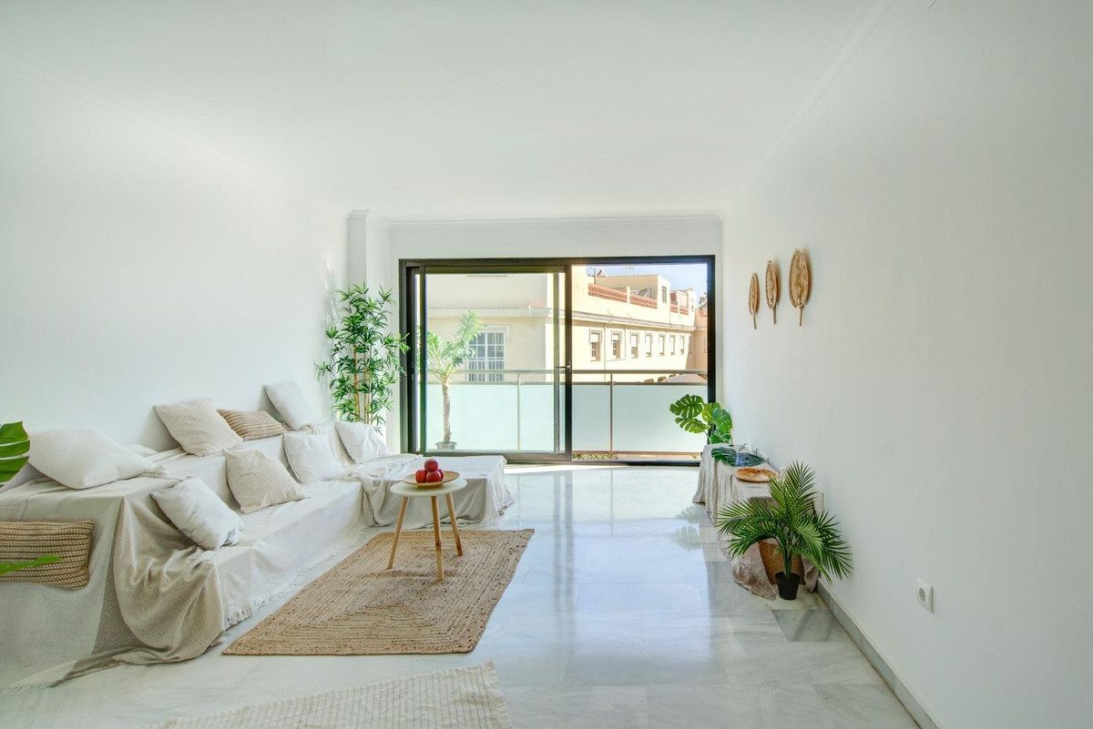 Middle Floor Apartment in Torremolinos, Costa del Sol – 3 beds – 295000 € - photo 1 of 28