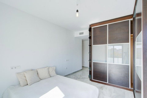 Middle Floor Apartment in Torremolinos, Costa del Sol – 3 beds – 295000 € - photo 5 of 28