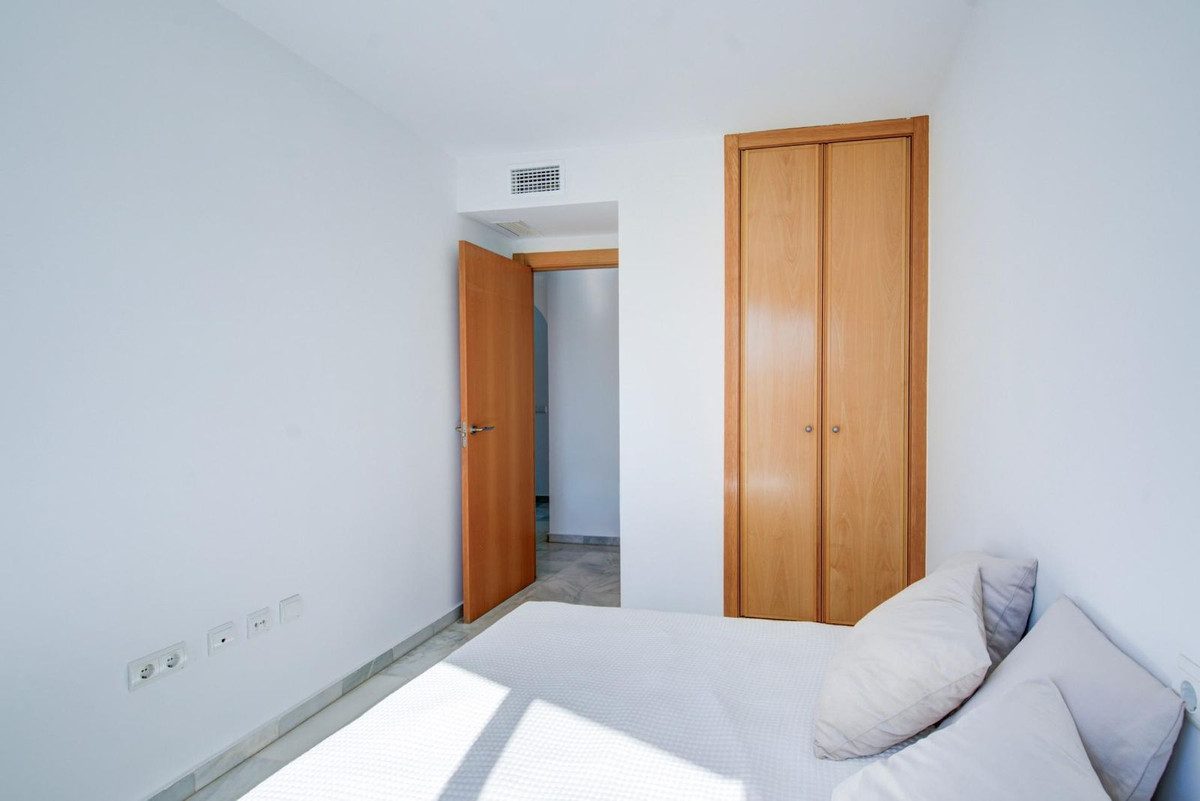 Middle Floor Apartment in Torremolinos, Costa del Sol – 3 beds – 295000 € - photo 8 of 28