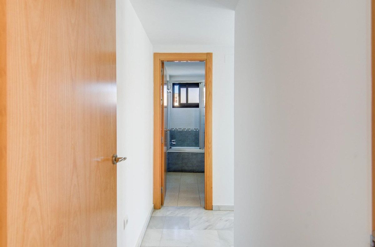 Middle Floor Apartment in Torremolinos, Costa del Sol – 3 beds – 295000 € - photo 16 of 28