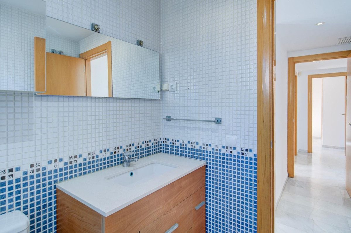 Middle Floor Apartment in Torremolinos, Costa del Sol – 3 beds – 295000 € - photo 21 of 28