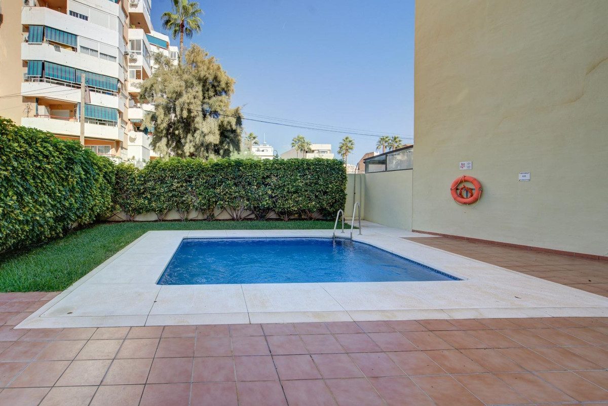 Middle Floor Apartment in Torremolinos, Costa del Sol – 3 beds – 295000 € - photo 25 of 28