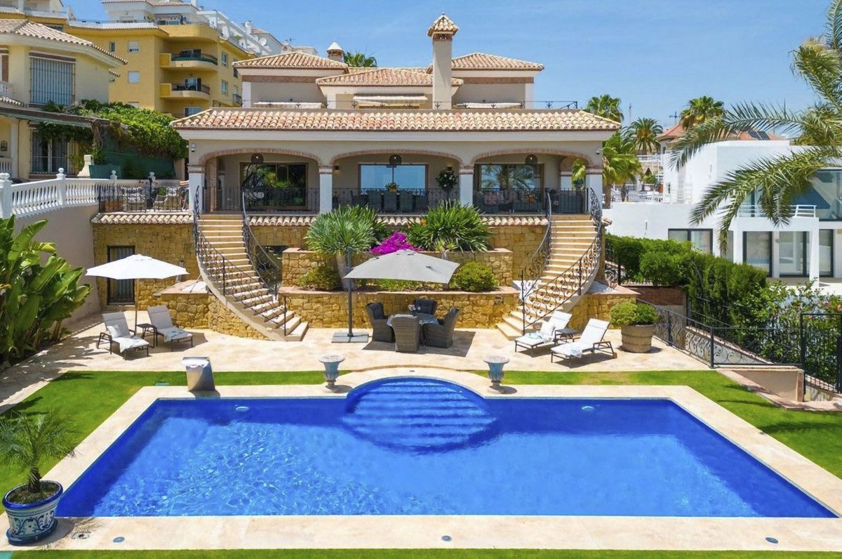 Detached Villa in Mijas, Costa del Sol – 5 beds – 3650000 € - photo 1 of 24