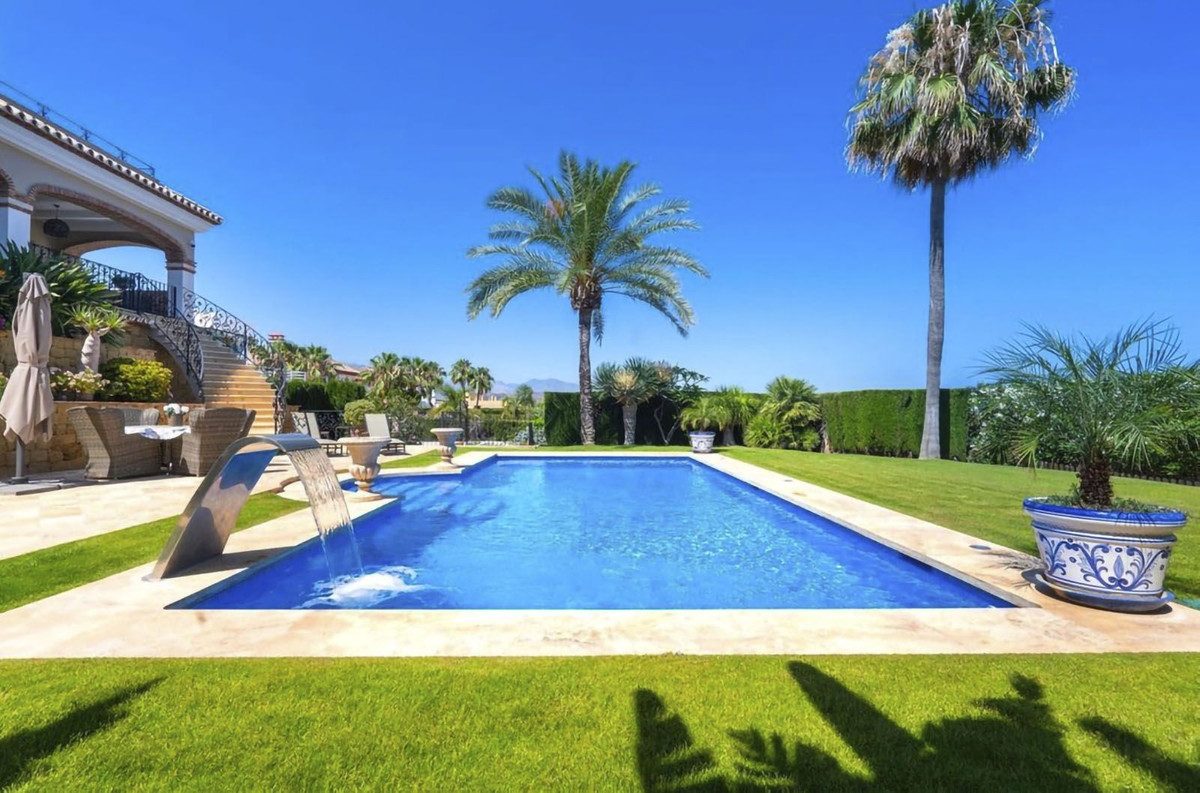 Detached Villa in Mijas, Costa del Sol – 5 beds – 3650000 € - photo 4 of 24