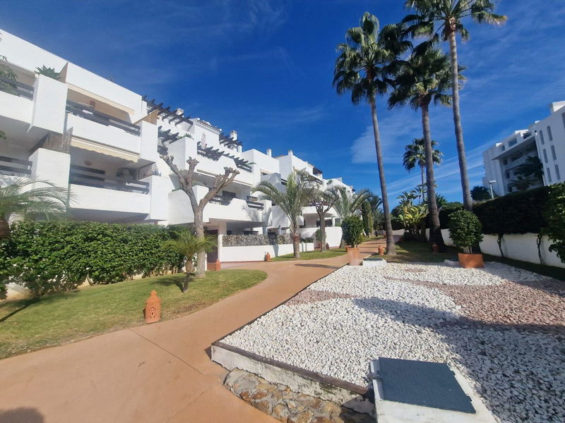Middle Floor Apartment in Estepona, Costa del Sol – 2 beds – 435000 €