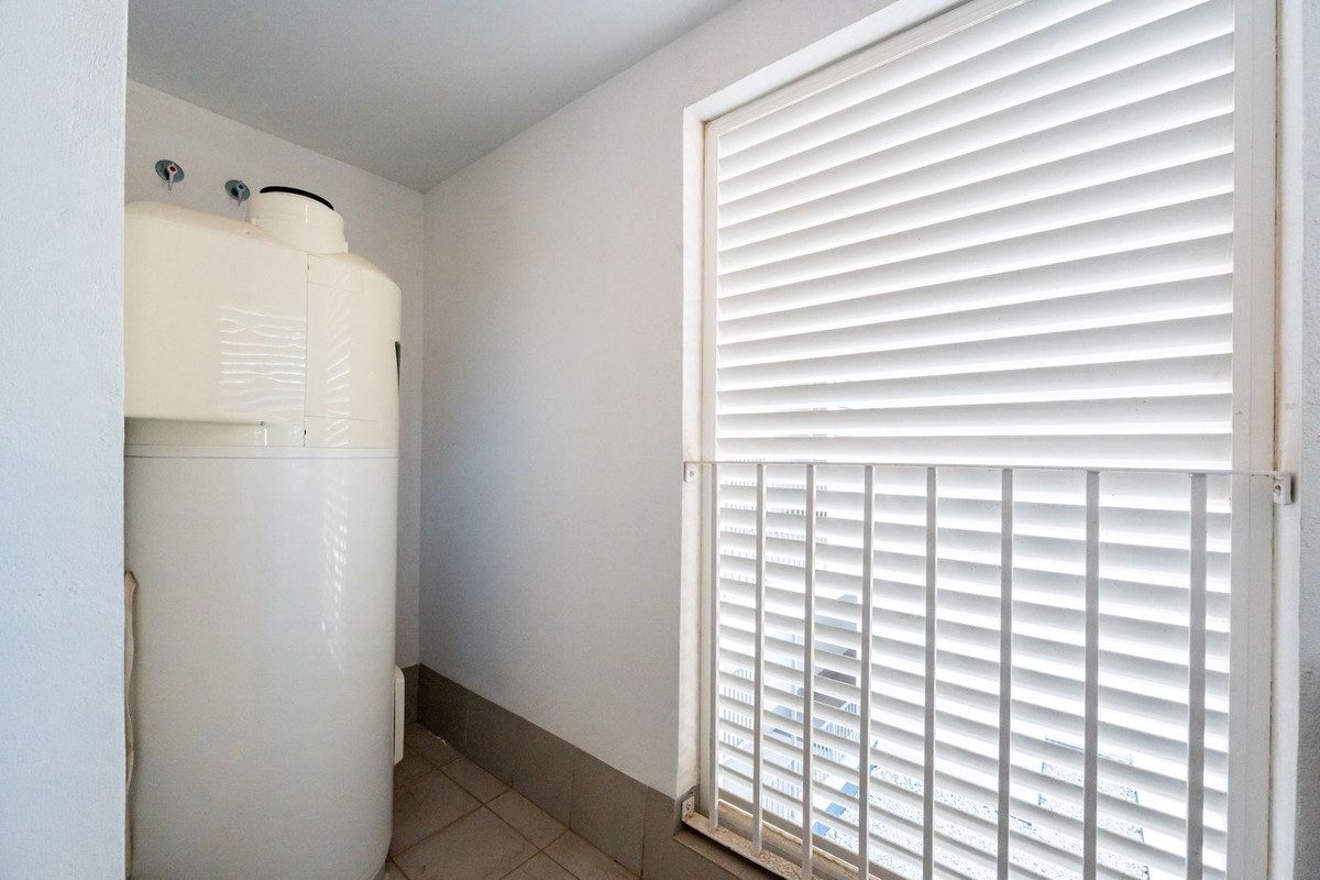 Middle Floor Apartment in Mijas, Costa del Sol – 3 beds – 395000 € - photo 27 of 33
